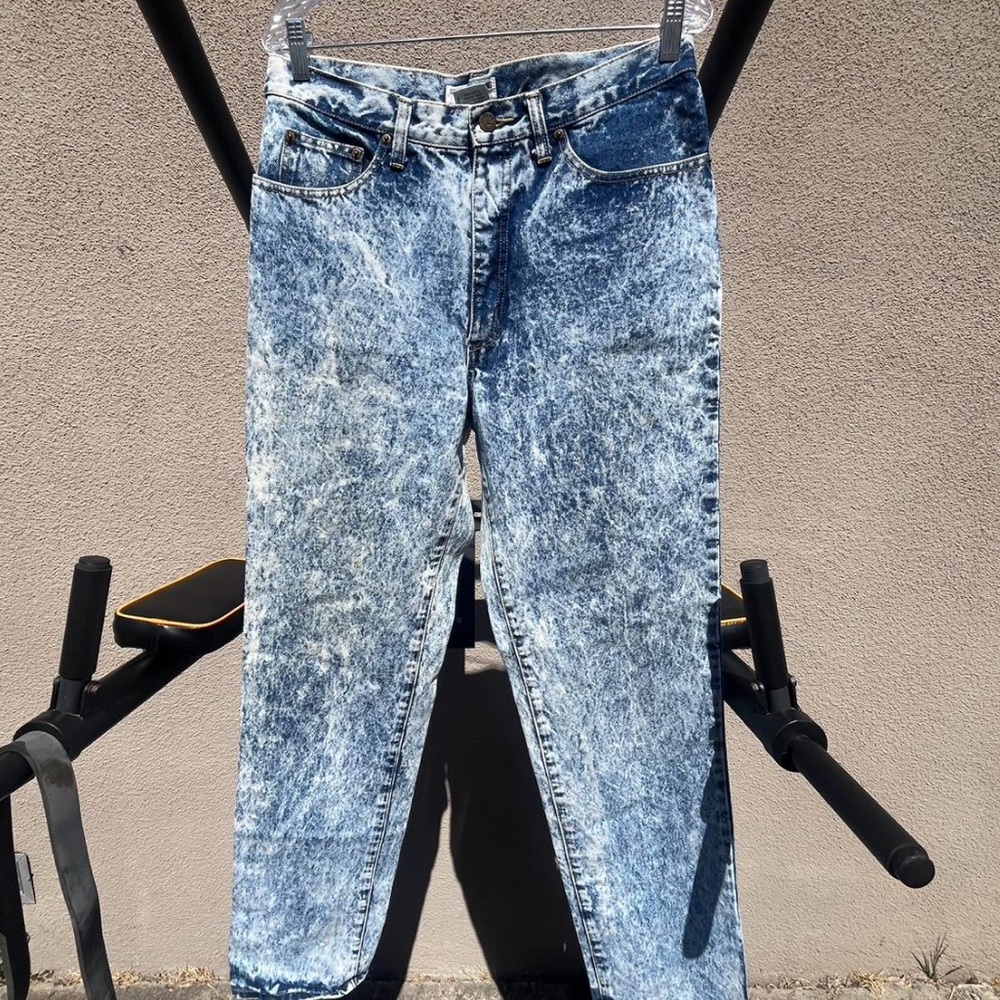Blue acid wash type pants